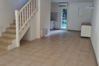 Maison à louer à RAPHÈLE-LÈS-ARLES Pauriol-Vertus - 3 pièces - 71 m² 