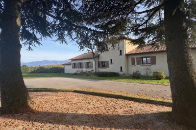 Maison à vendre à GRANGES LES BEAUMONT  - 7 pièces - 200 m² 