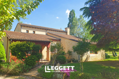 Maison à vendre à TRELISSAC  - 6 pièces - 250 m² 