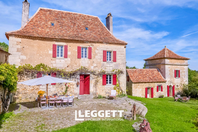 Maison à vendre à MONTAGNAC LA CREMPSE  - 25 pièces - 810 m² 