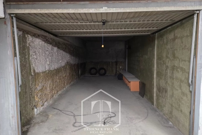 Parking/Garage &agrave; vendre anglais 