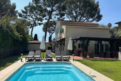 Maison à louer à CAP D'ANTIBES  - 6 pièces - 1295 m² 