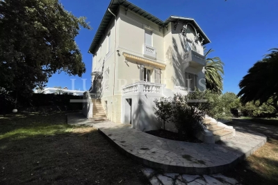 House to rent in ANTIBES  - 7 rooms - 250 m² 