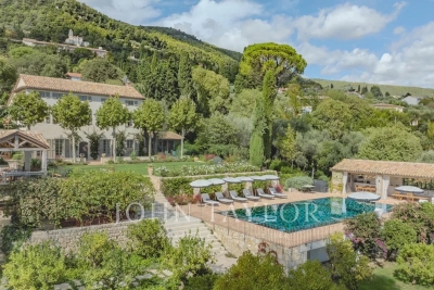 Maison &agrave; vendre &agrave; GRASSE  - 12 pi&egrave;ces - 640 m&sup2; 