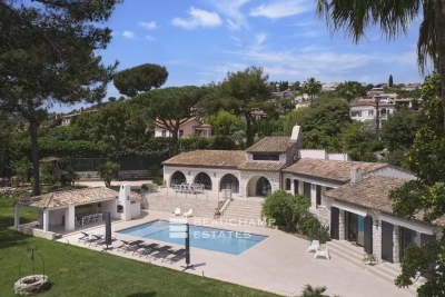 Maison à louer à GOLFE JUAN  - 6 pièces - 3000 m² 
