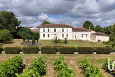 Maison à vendre à PONS  - 10 pièces - 327 m² 