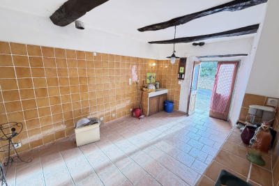 Maison à vendre à RÉGUSSE  - 6 pièces - 140 m² 