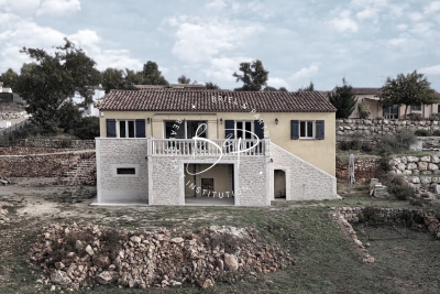 House for sale in LORGUES  - 5 rooms - 116 m² 