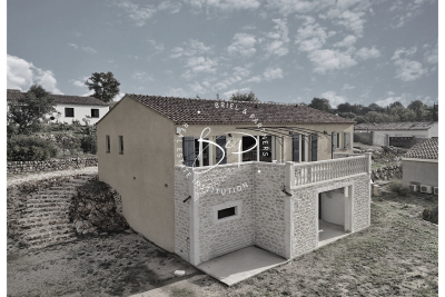 House for sale in LORGUES  - 5 rooms - 116 m² 