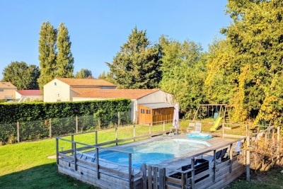 Maison à vendre à YVES  - 9 pièces - 219 m² 