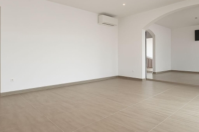 Commerce à vendre à ST-MARTIN-DE-CRAU   - 70 m² 