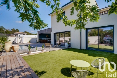 Maison à vendre à ARSAC  - 6 pièces - 200 m² 