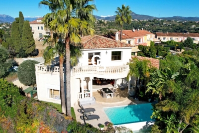 House for sale in NICE Cimiez - 6 rooms - 303 m&sup2; 