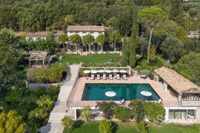 House for sale in GRASSE La Colle - 12 rooms - 640 m&sup2; 