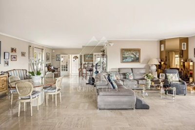 Maison &agrave; vendre &agrave; MOUANS-SARTOUX  - 8 pi&egrave;ces - 347 m&sup2; 