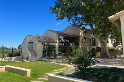 Maison à vendre à ST-PIERRE-DE-MEZOARGUES  - 7 pièces - 360 m² 
