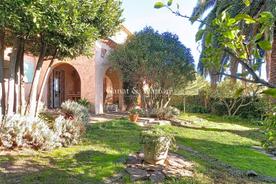 Maison à vendre à ST-RAPHAËL  - 6 pièces - 160 m² 