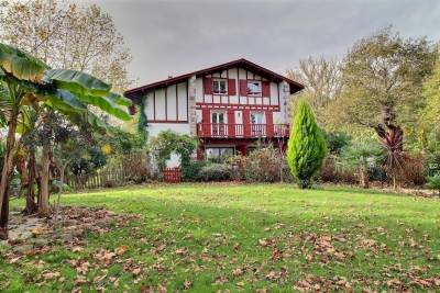 Maison &agrave; vendre &agrave; URRUGNE  - 8 pi&egrave;ces - 205 m&sup2; 