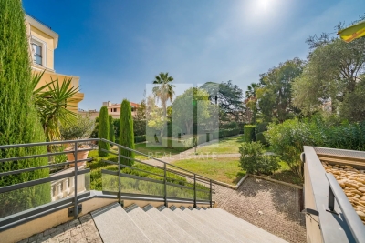 Apartment for sale in CANNES  - 3 rooms - 77 m&sup2; 