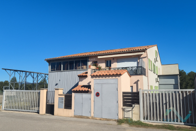 Bien à vendre usage mixte 