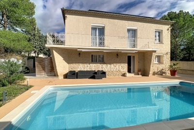 Maison à vendre à L'ISLE-SUR-LA-SORGUE  - 8 pièces - 243 m² 