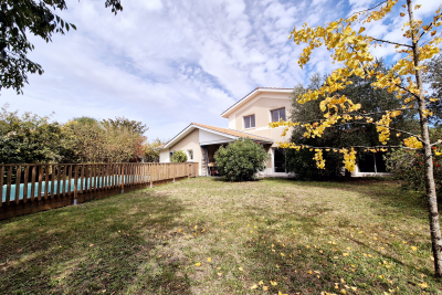 Maison à vendre à MÉRIGNAC  - 8 pièces - 200 m² 