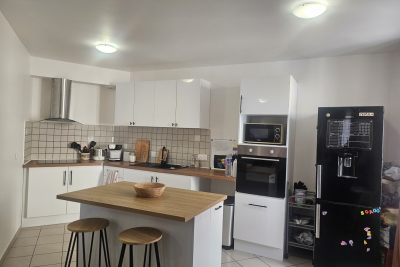 Appartement &agrave; louer &agrave; CAMARET-SUR-AIGUES  - 3 pi&egrave;ces - 68 m&sup2; 