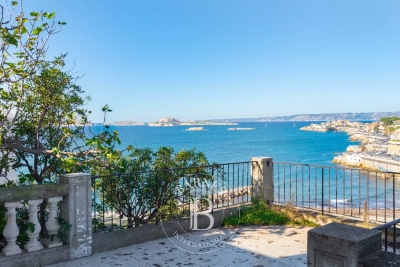 Maison à vendre à MARSEILLE 7EME  - 10 pièces - 445 m² 