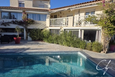 Maison à vendre à ST-RAPHAËL  - 7 pièces - 220 m² 