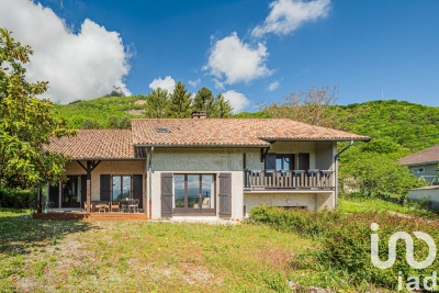 Maison à vendre à CLAIX  - 5 pièces - 185 m² 