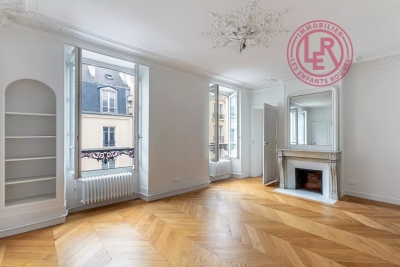 Appartement à vendre à PARIS 3EME Champs Elysees 1 - 3 pièces - 80 m² 