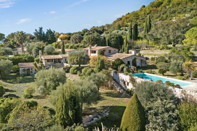 Maison à vendre à TOURRETTES-SUR-LOUP  - 9 pièces - 328 m² 