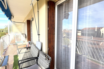 Appartement à vendre 3 chambres six fours les plages 