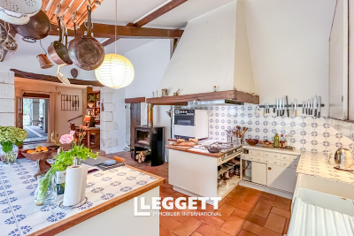 Maison à vendre à ST JEAN D ATAUX  - 7 pièces - 272 m² 