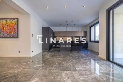 Appartement à vendre à MARSEILLE 8EME  - 3 pièces - 81 m² 