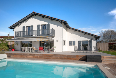 Maison à vendre à immobilier MOUGUERRE  - 8 pièces - 198 m² 