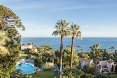 Apartment for sale in CANNES Eveche - 4 rooms - 142 m&sup2; 
