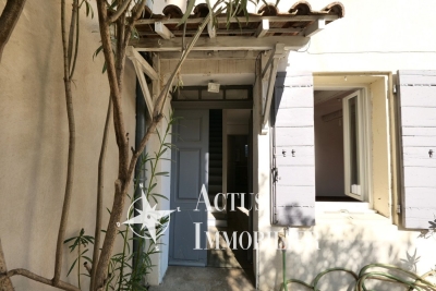 Maison &agrave; vendre &agrave; SALON-DE-PROVENCE  - 6 pi&egrave;ces - 136 m&sup2; 