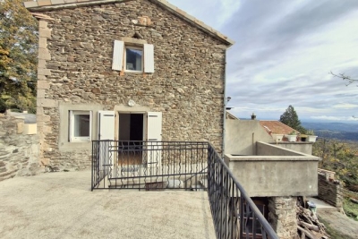 Maison à vendre à LES VANS  - 10 pièces - 145 m² 