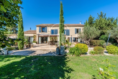 Maison à vendre à CHATEAURENARD  - 8 pièces - 330 m² 