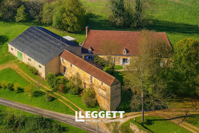 Maison &agrave; vendre &agrave; VEYRINES DE DOMME  - 10 pi&egrave;ces - 235 m&sup2; 