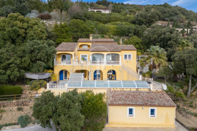 Maison &agrave; vendre terrain pied dans l eau var 