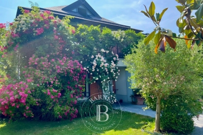 House for sale in VAUCRESSON Pasteur - 8 rooms - 237 m² 