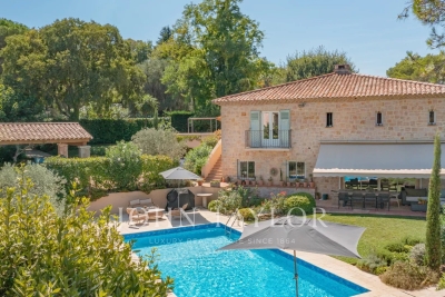 House for sale in MOUGINS Cimiez - 6 rooms - 300 m² 