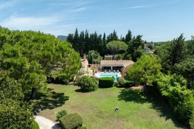 Maison à vendre à FONTVIEILLE  - 9 pièces - 302 m² 