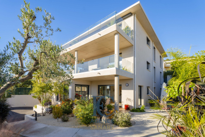 House for sale in BANDOL  - 11 rooms - 369 m² 