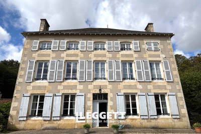 Maison &agrave; vendre &agrave; GENCAY Montbernage - 15 pi&egrave;ces - 384 m&sup2; 