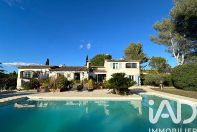 Maison à vendre à ROQUEBRUNE-SUR-ARGENS  - 6 pièces - 186 m² 