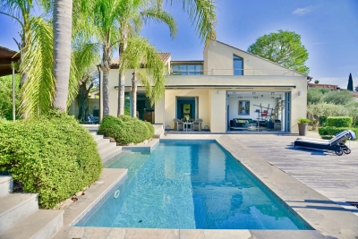 House for sale in BIOT Vallee Verte-Issarts-Vignasses - 6 rooms - 257 m² 