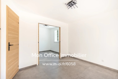 Commerce &agrave; vendre &agrave; BANDOL  - 2 pi&egrave;ces - 22 m&sup2; 